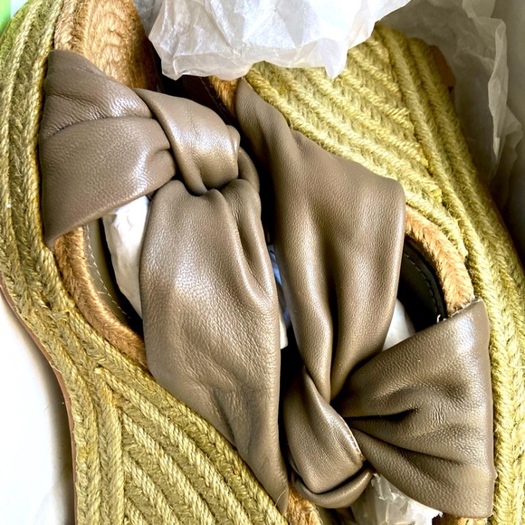 Women’s Wedge Heels - Picture 2 of 3